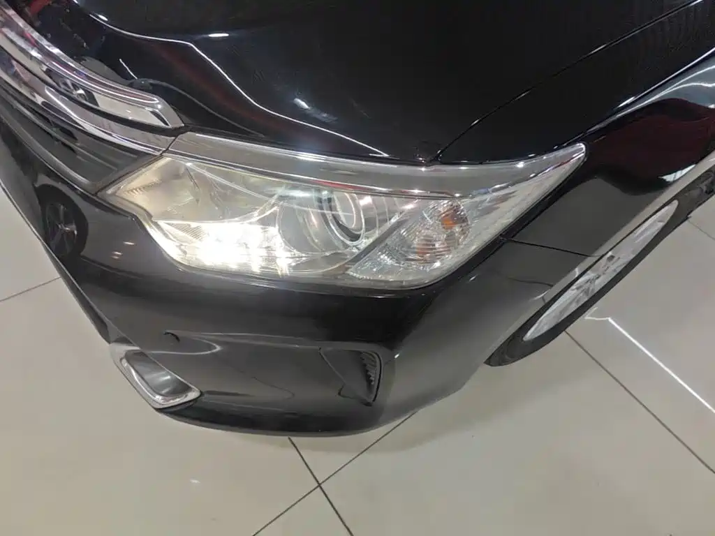 Toyota Camry 2015 — фото 24
