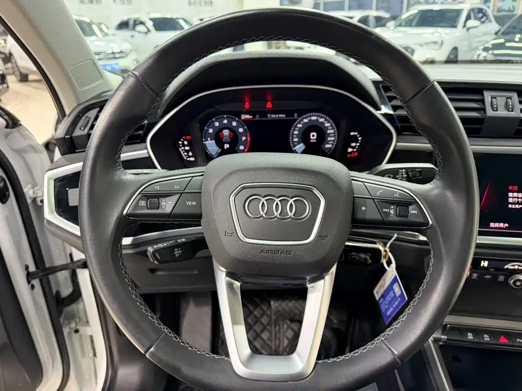 Audi Q3 2022 — фото 11