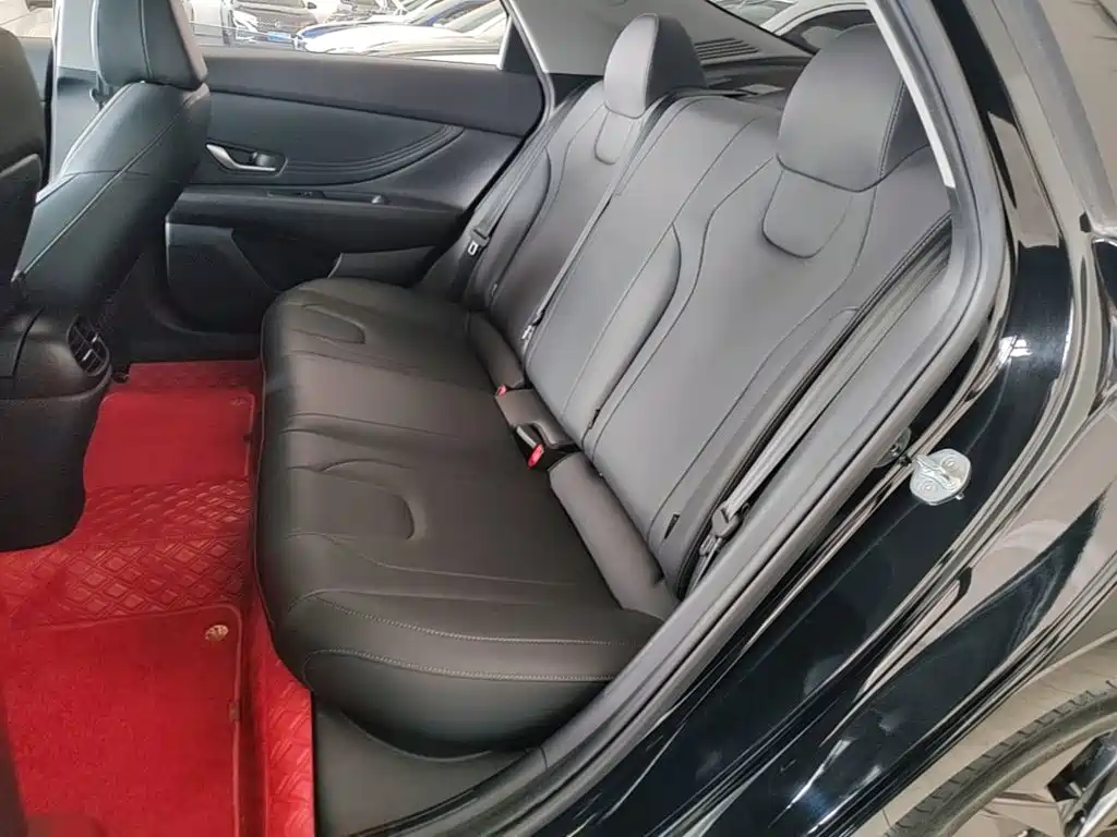 Hyundai Elantra 2022 — фото 17