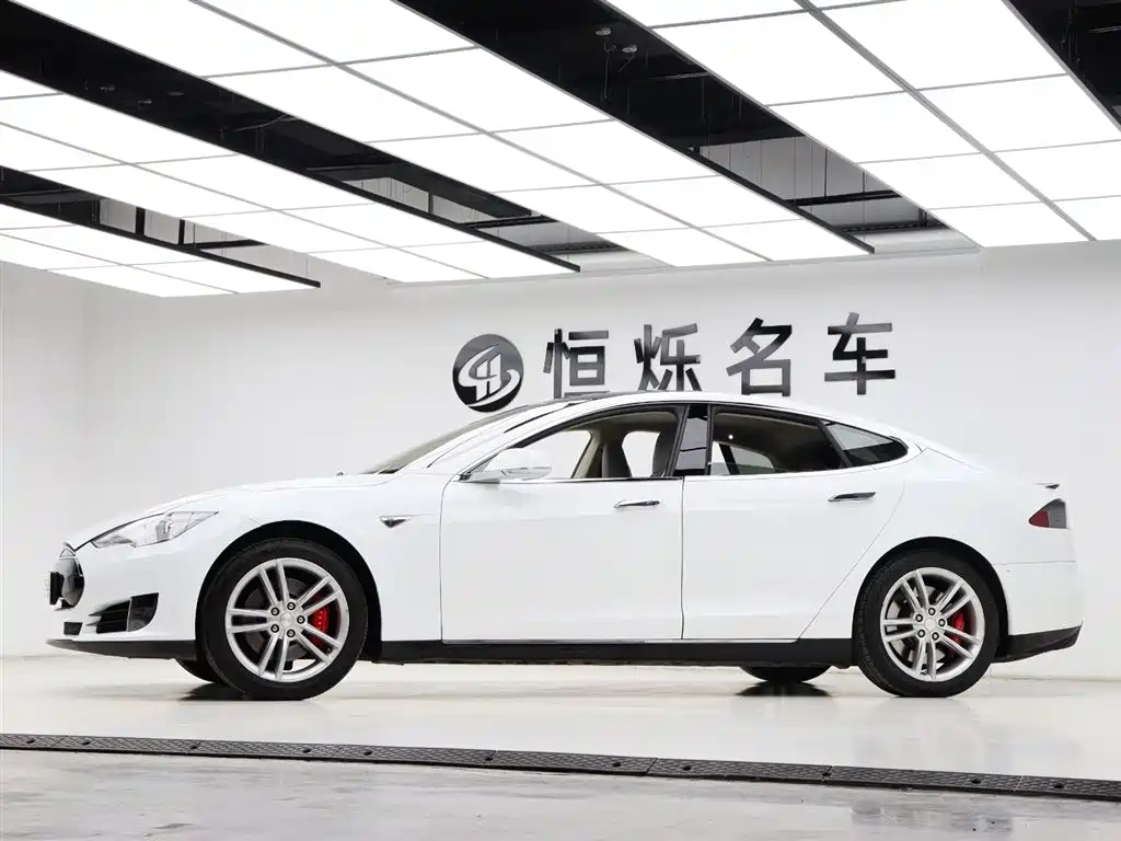 Tesla Model S 2015 — фото 27