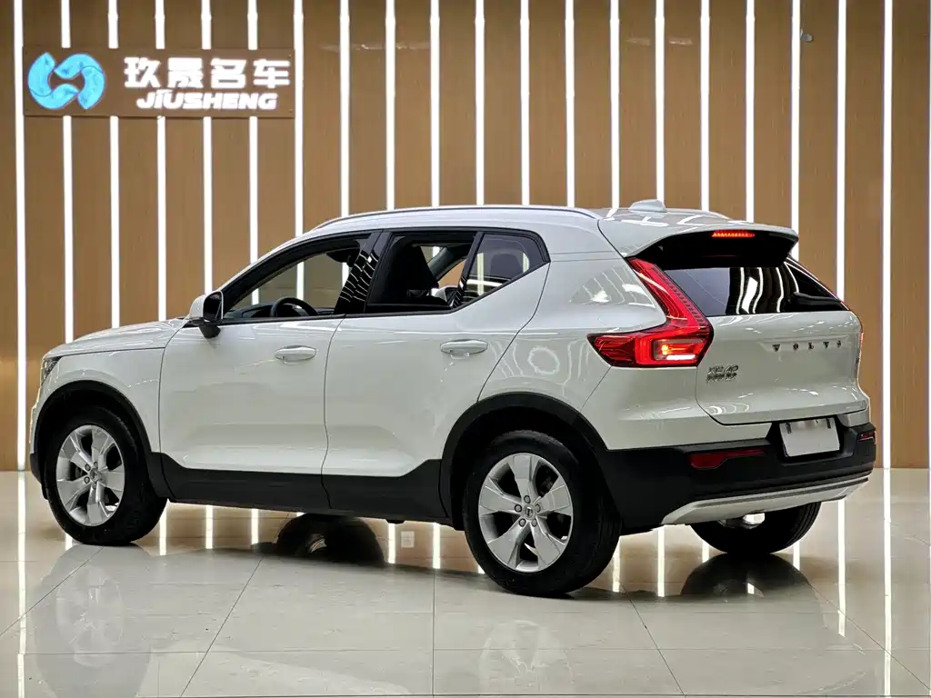 Volvo XC40 2020 — фото 21