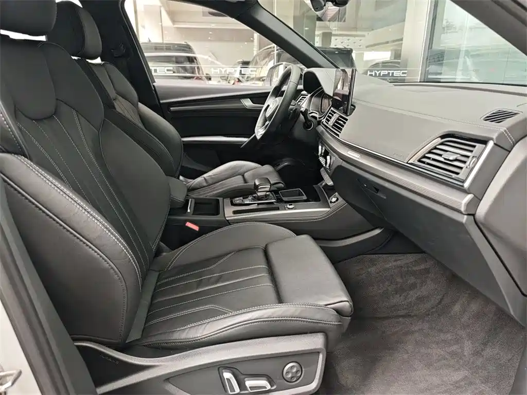 Audi Q5L 2024 — фото 17
