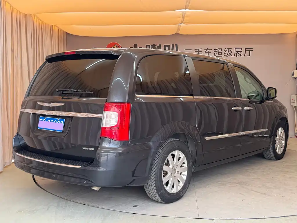 Chrysler Grand Voyager 2014 — фото 4