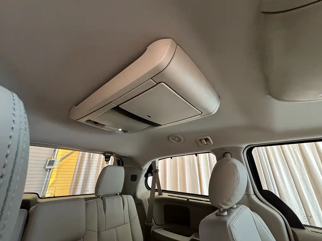 Chrysler Grand Voyager 2014 — фото 22