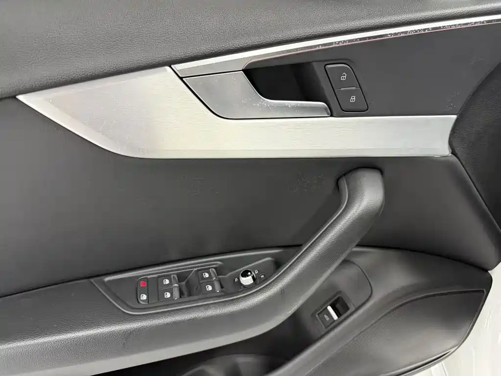 Audi A4L 2021