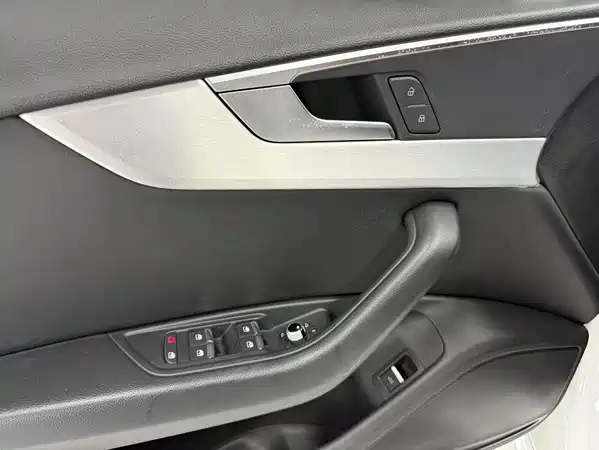Audi A4L 2021