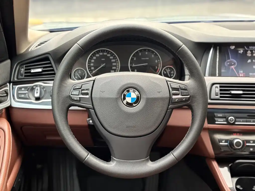 BMW 5 Series 2015 — фото 8