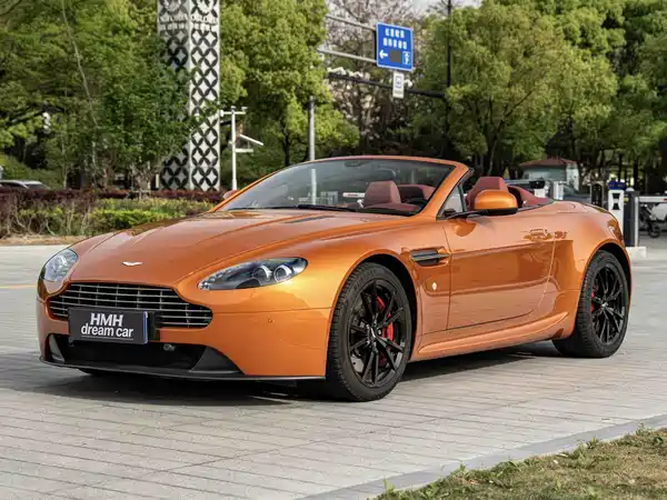Aston Martin V8 Vantage 2012