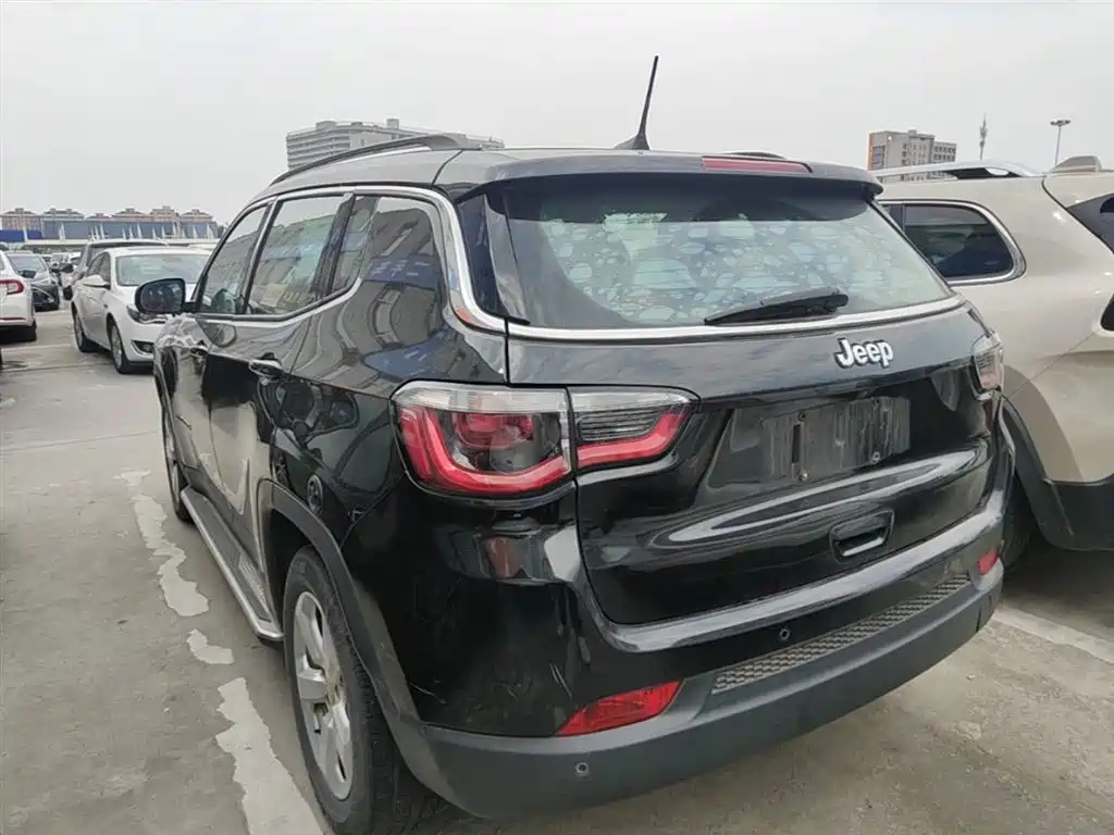 Jeep Compass 2017 — фото 23