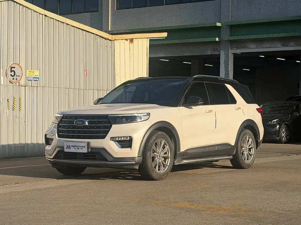 Ford Explorer 2021 — фото 1