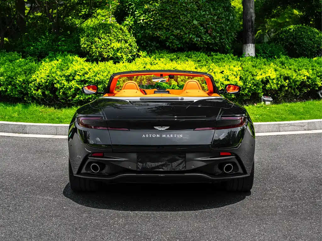 Aston Martin DB11 2023 — фото 14