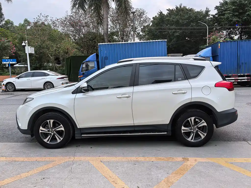 Toyota RAV4 2016 — фото 4