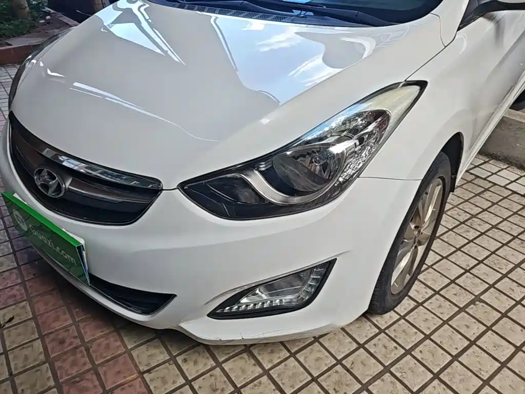 Hyundai Elantra 2015 — фото 24