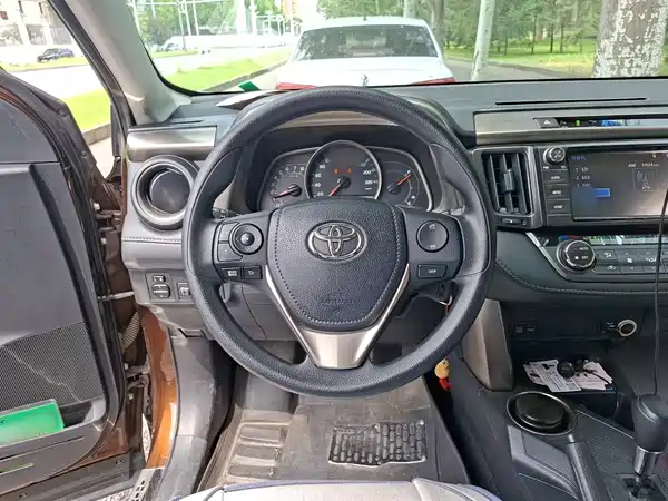 Toyota RAV4 2015