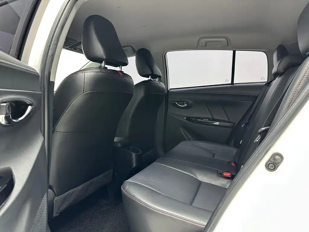 Toyota Yaris L 2023 — фото 8