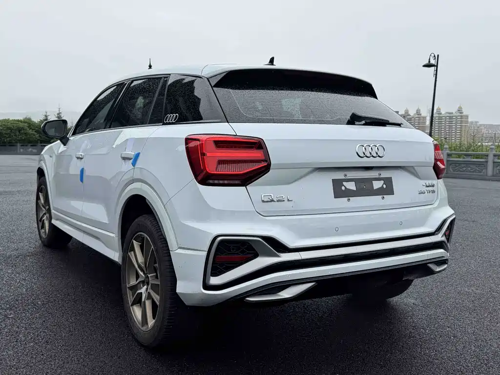 Audi Q2L 2023