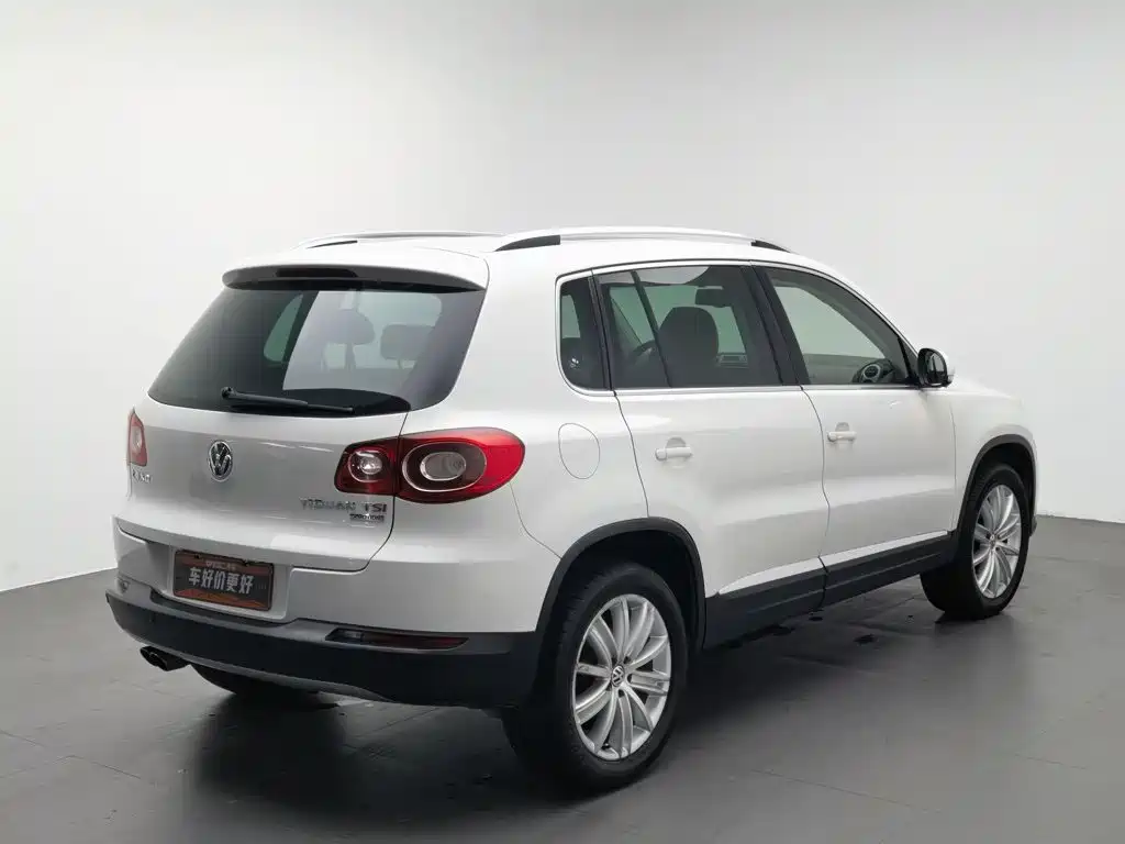 Volkswagen Tiguan 2012 — фото 2