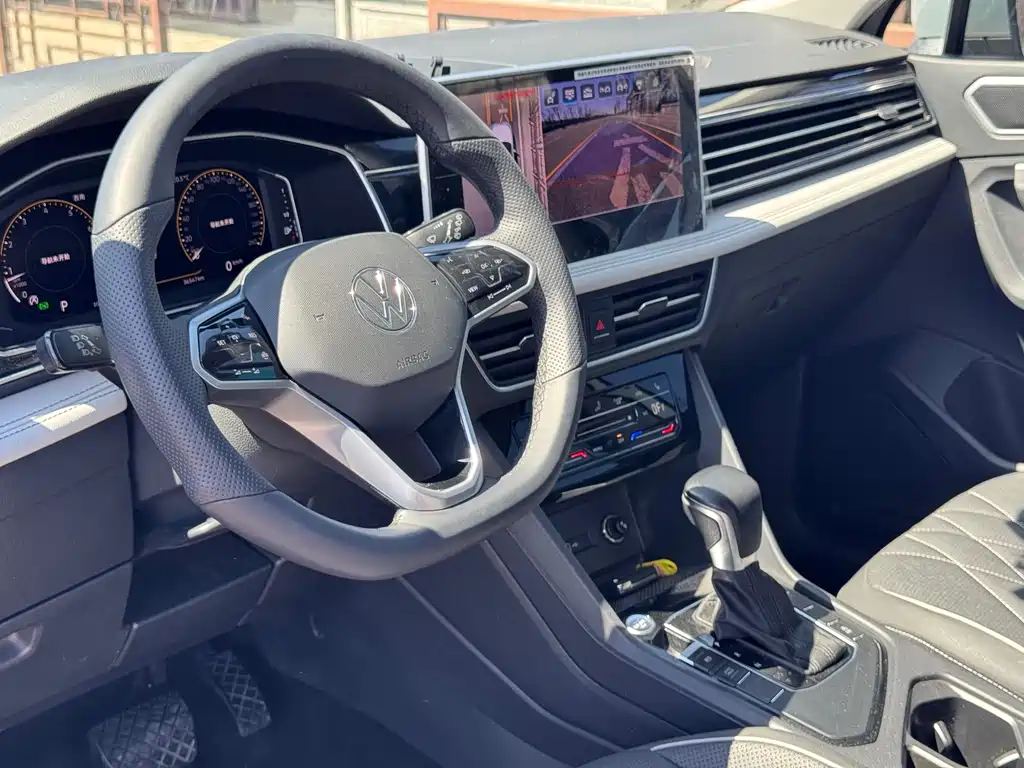 Volkswagen Tiguan L 2023 — фото 10