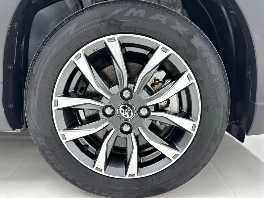 Toyota Yaris L 2023 — фото 16