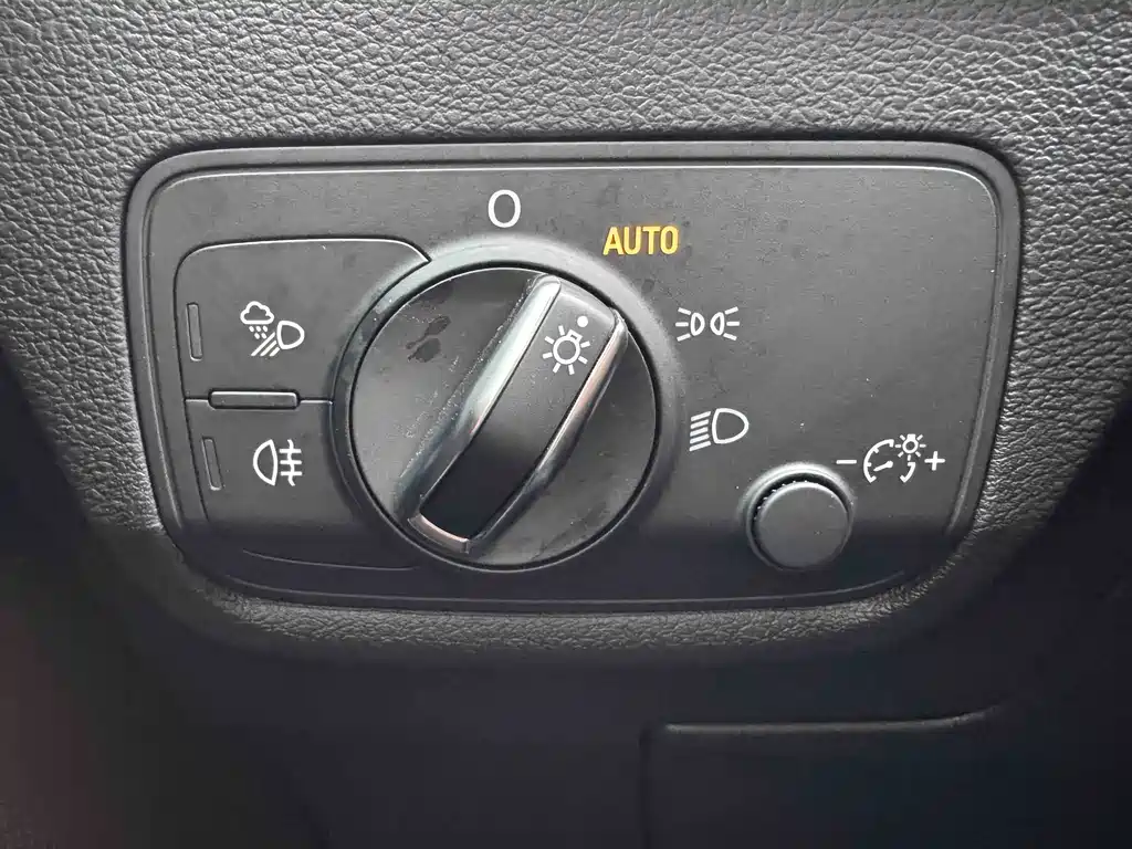 Audi Q2L 2023 — фото 11