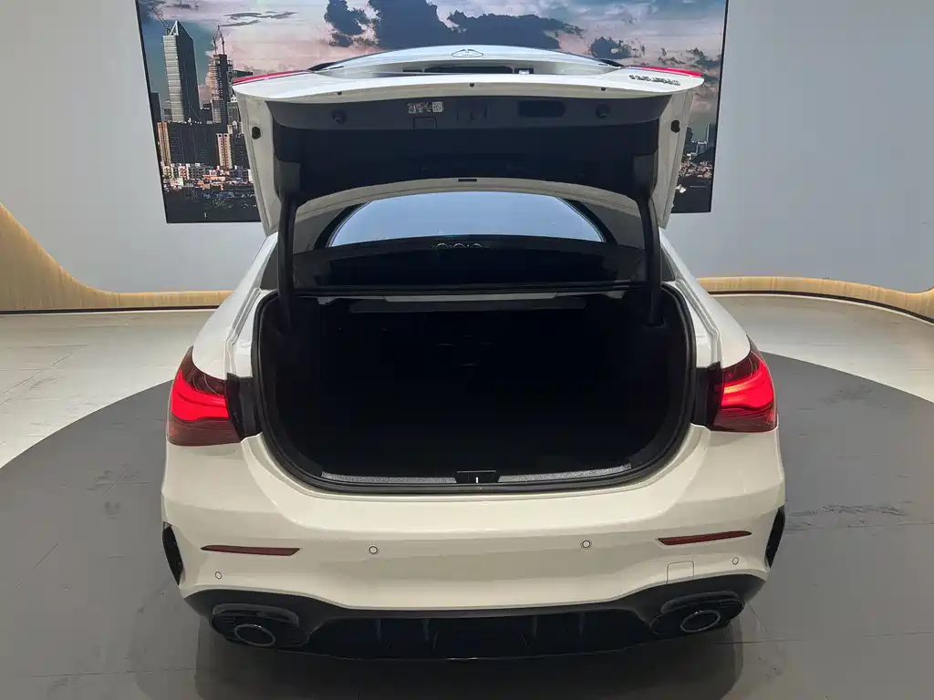 Mercedes-Benz A-Class AMG 2024 — фото 12