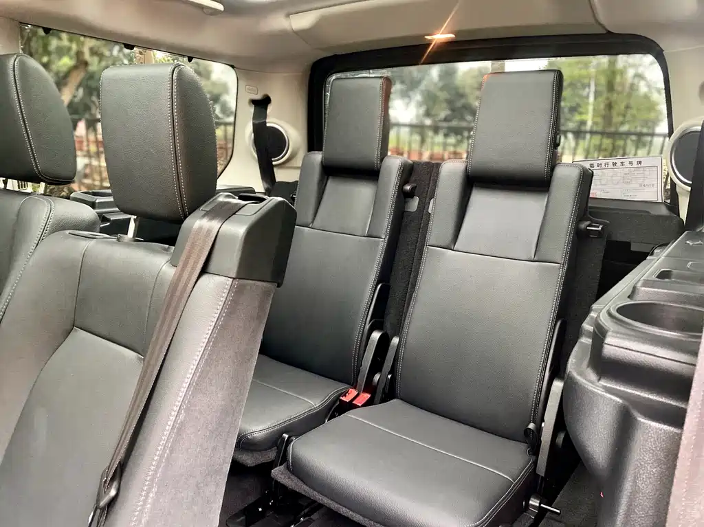 Land Rover Discovery 2015 — фото 12