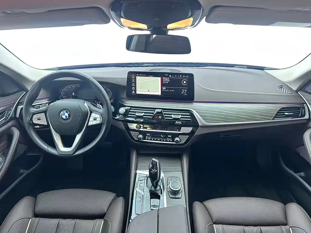 BMW 5 Series 2022 — фото 16