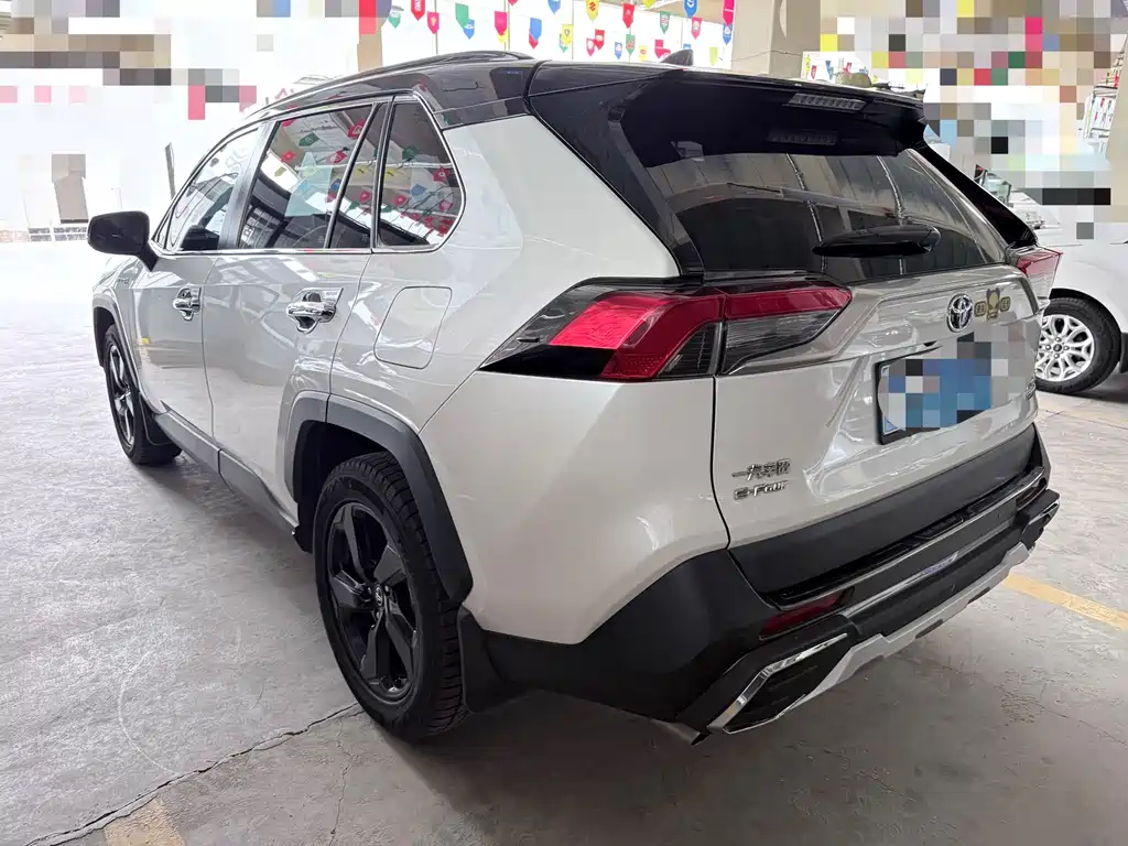 Toyota RAV4 2020 — фото 17