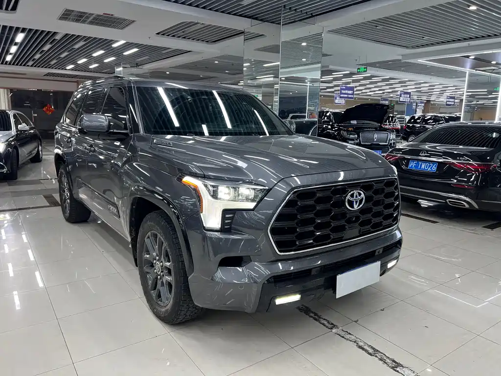 Toyota Sequoia 2023 — фото 3