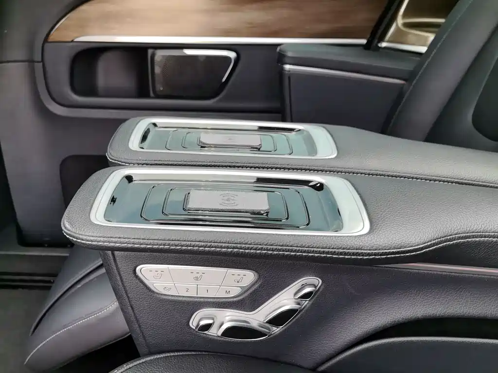 Mercedes-Benz V-Class 2021 — фото 10