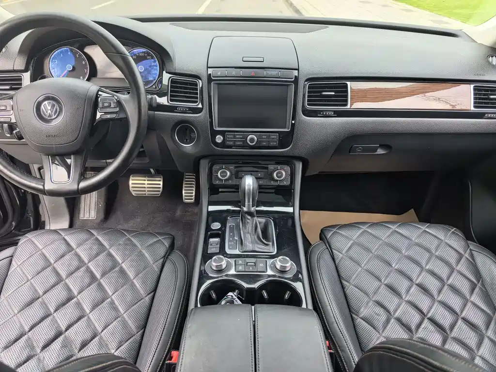 Volkswagen Touareg 2017 — фото 10