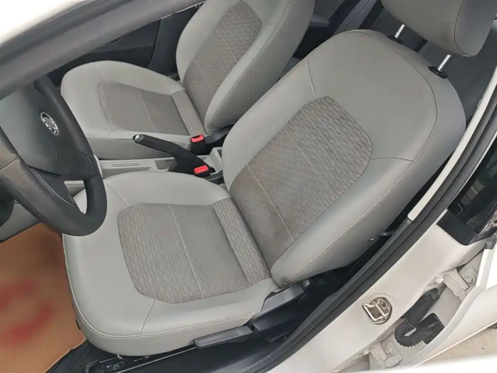 Skoda Rapid 2017 — фото 15