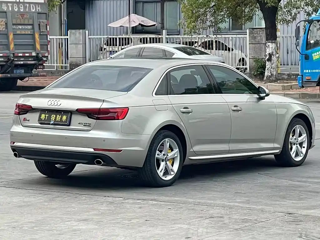 Audi A4L 2017 — фото 7