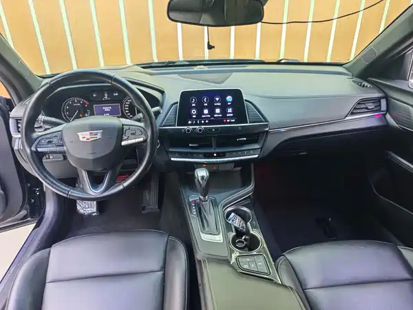 Cadillac CT4 2022
