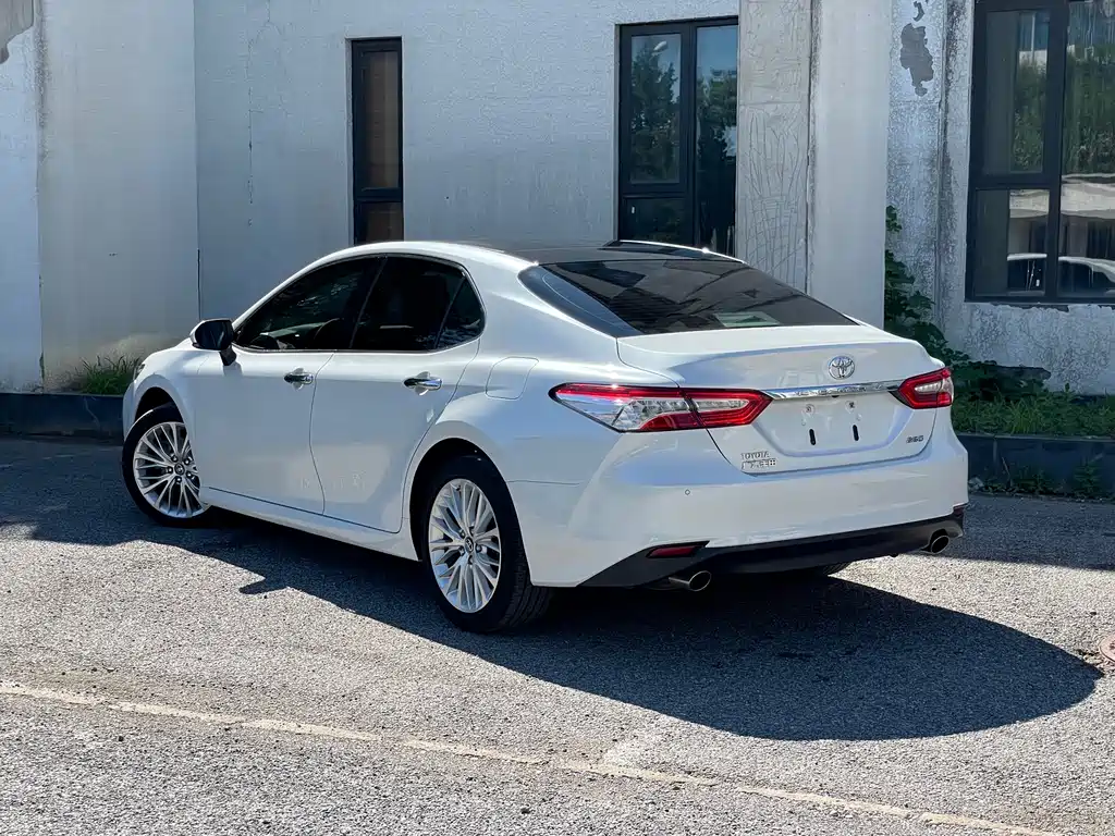 Toyota Camry 2018 — фото 4