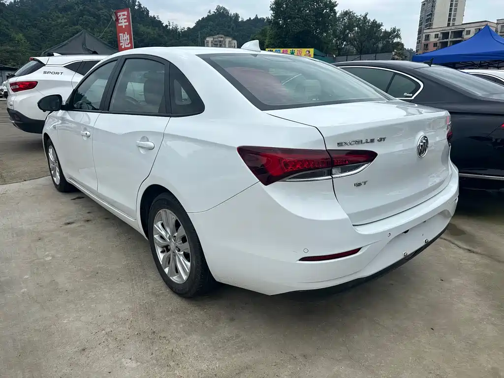 Buick Excelle 2018 — фото 4