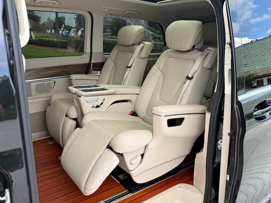 Mercedes-Benz V-Class 2022 — фото 19