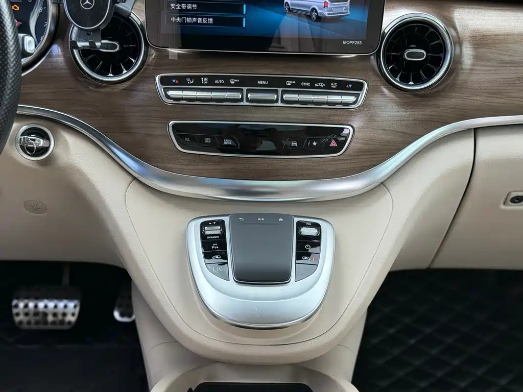 Mercedes-Benz V-Class 2022 — фото 15