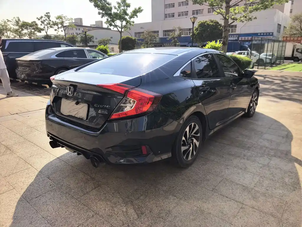 Honda Civic 2019 — фото 9