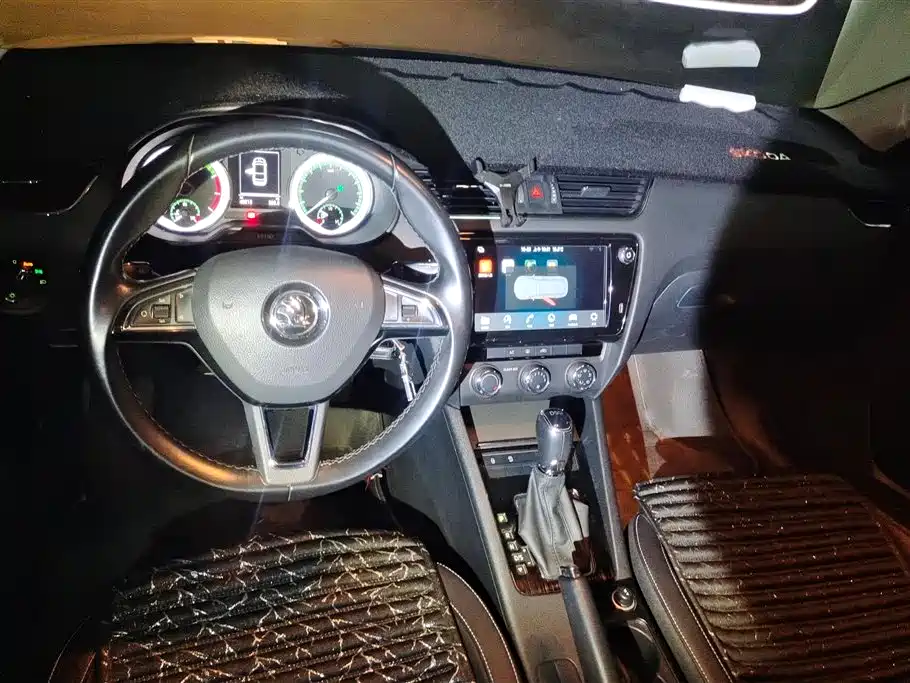 Skoda Octavia 2018 — фото 12
