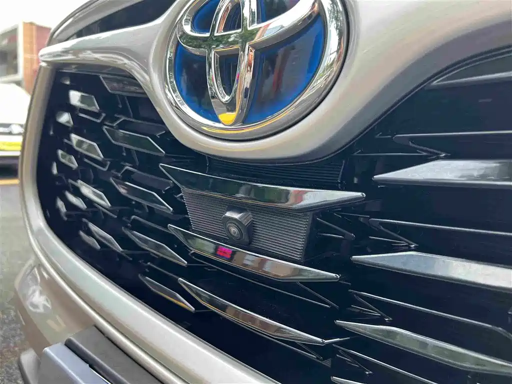 Toyota Highlander 2023 — фото 18