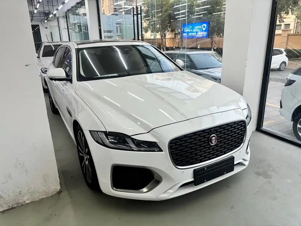 Jaguar XFL 2024 — фото 1