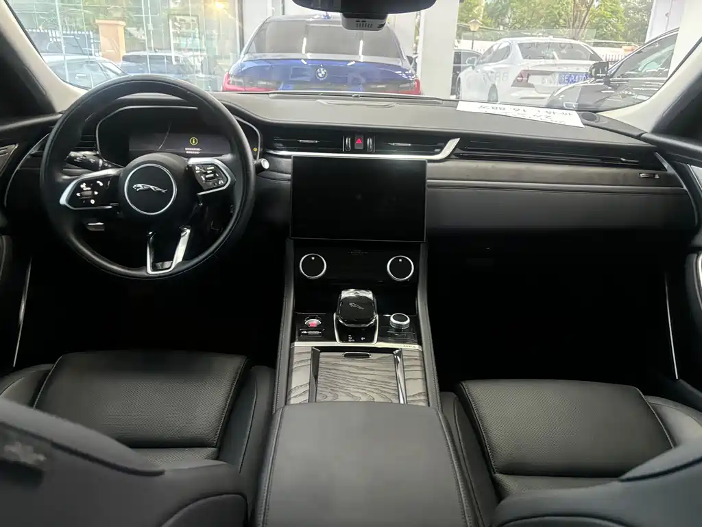 Jaguar XFL 2024 — фото 11
