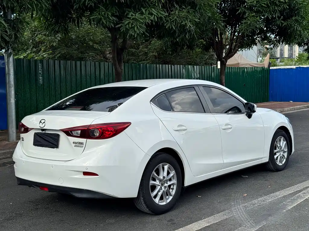 Mazda 3 Axela 2015