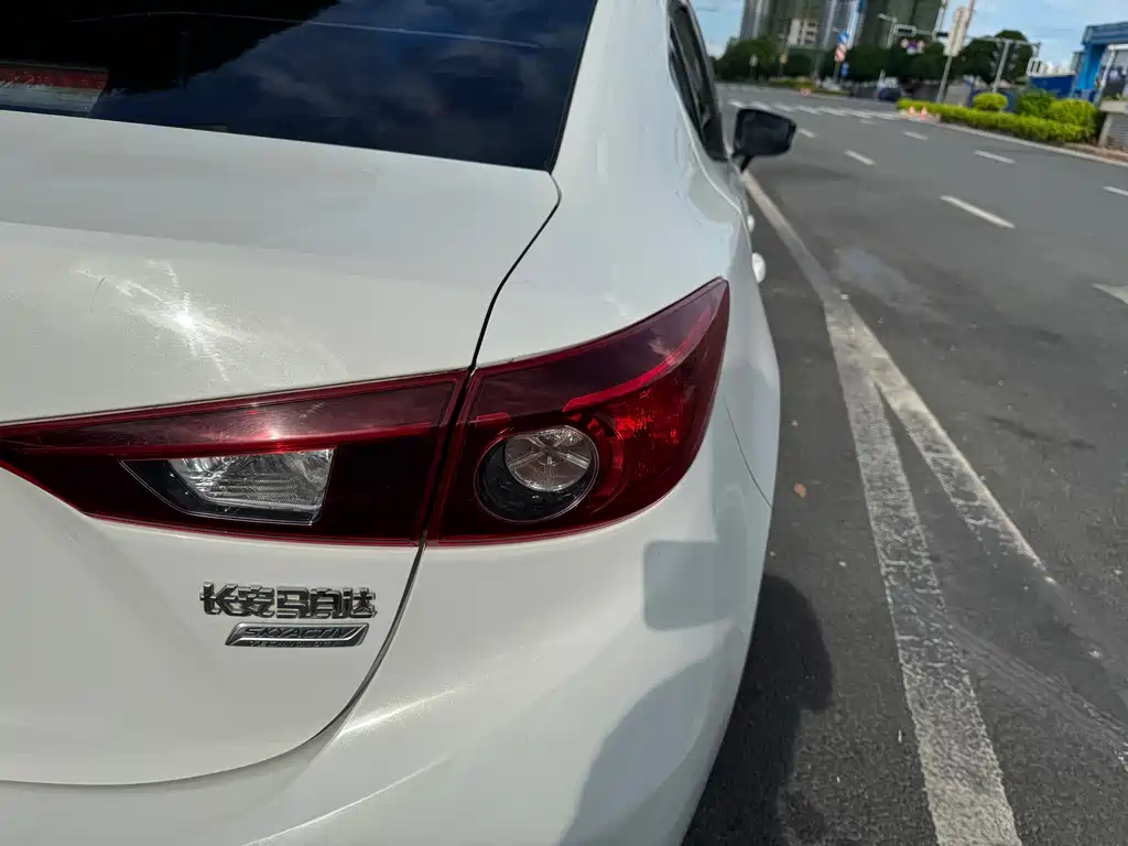 Mazda 3 Axela 2015 — фото 14