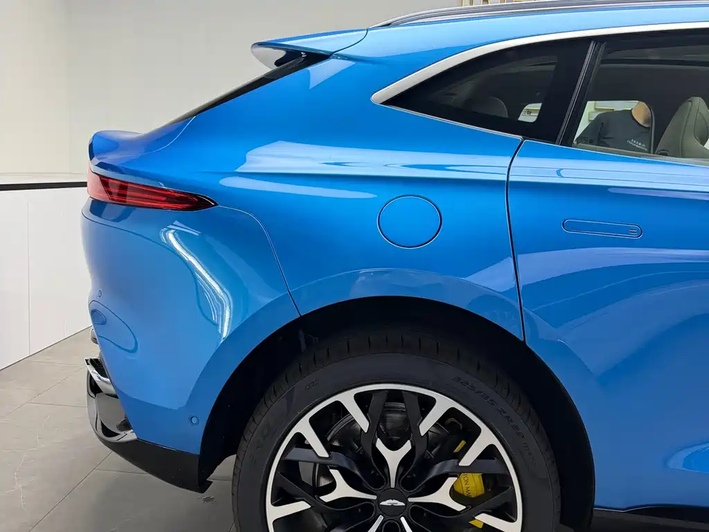 Aston Martin DBX — фото 2