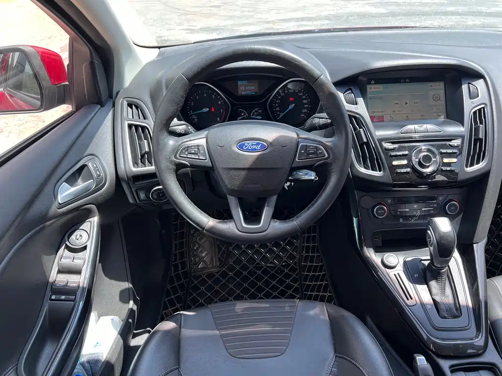Ford Focus 2017 — фото 10