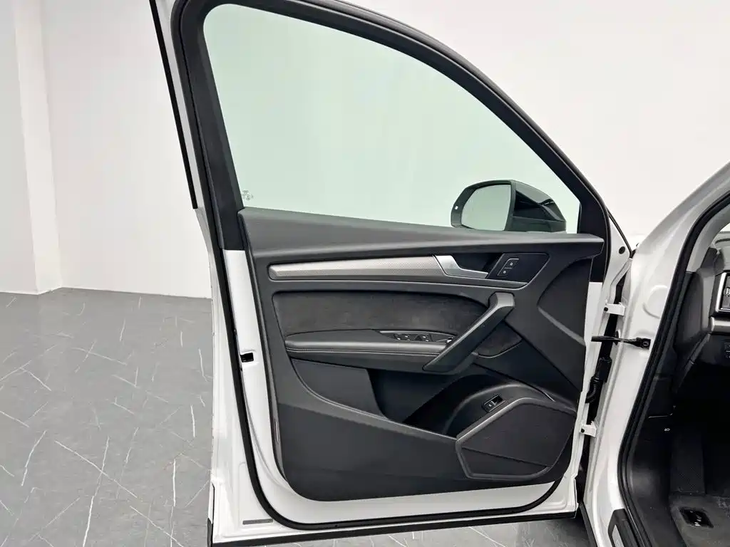 Audi Q5L 2022 — фото 13