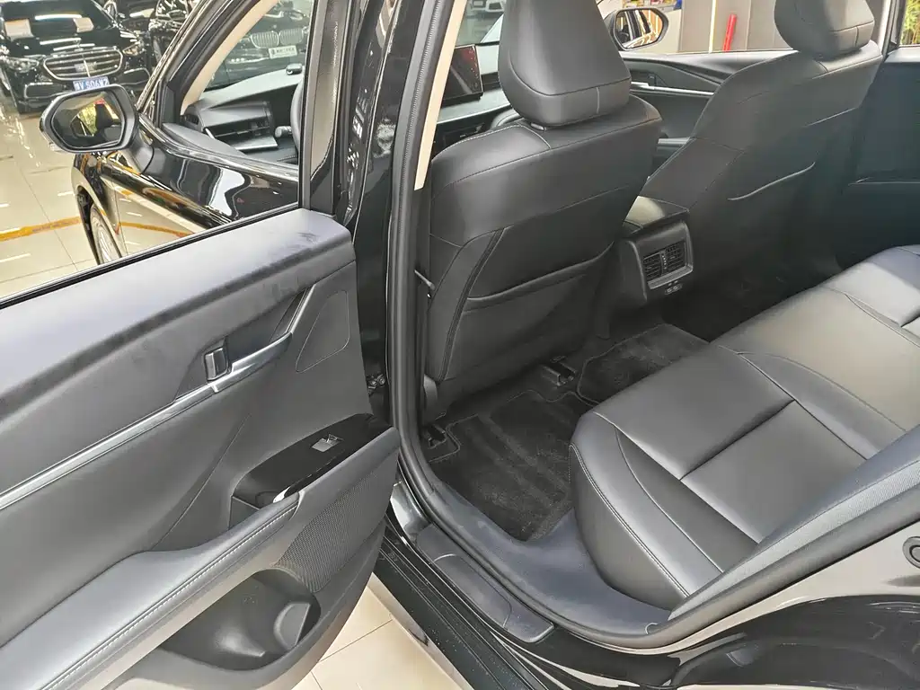Toyota Camry 2026 — фото 12