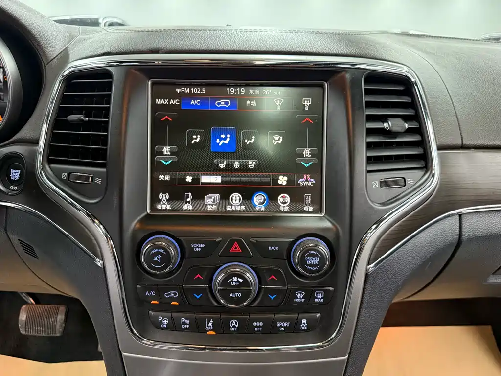 Jeep Grand Cherokee 2018 — фото 17
